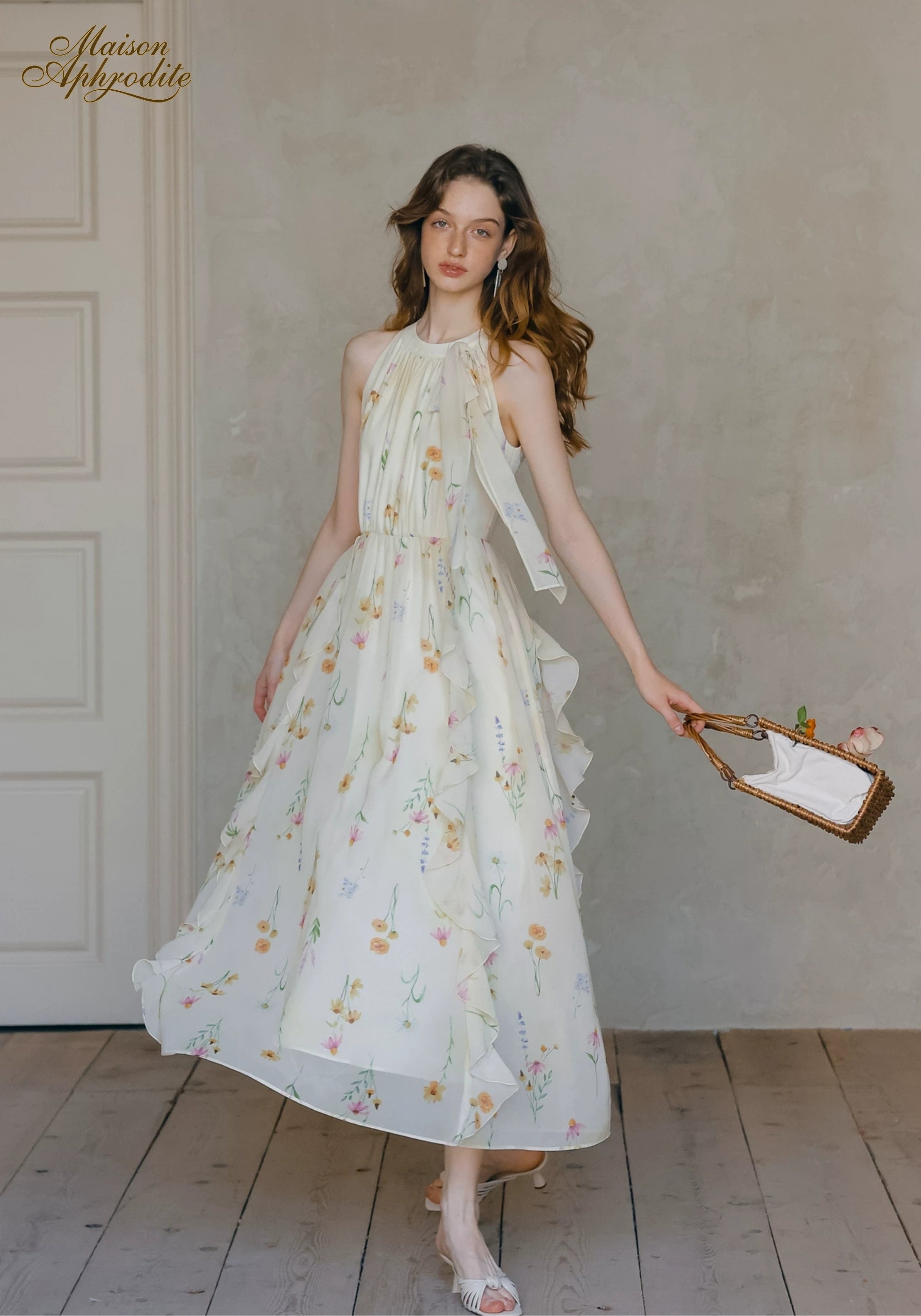 aphrodite floral chiffon dress Fleurs d’Artiste Abercrombie & Fitch flowy Colour: Light Blue top silhouette while the Clothing Size:Medium
